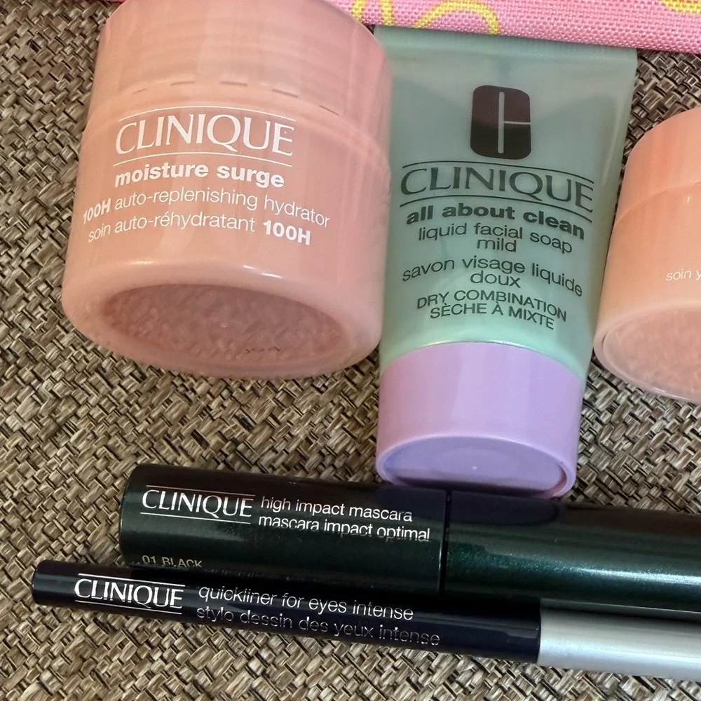 ❣️🆕Clinique 6PC Makeup & Skincare Bundle❣️